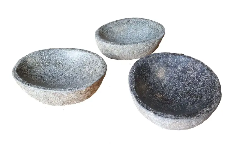 Product image 1 of the product “Stone bowl, polished surface, made from river stone. In the sizes from XS to M ”